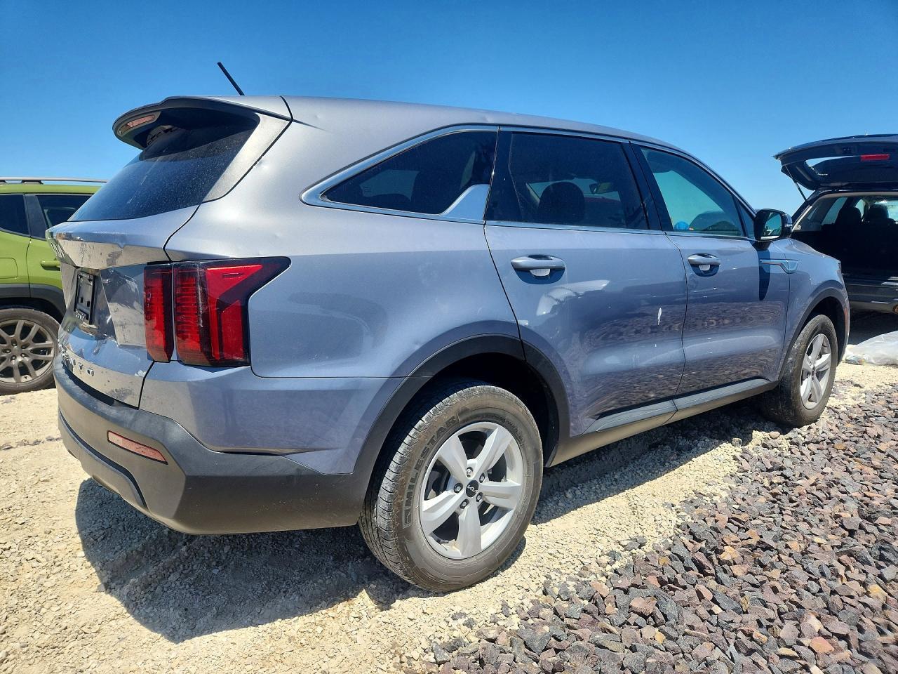 2022 Kia Sorento Lx - Image 3