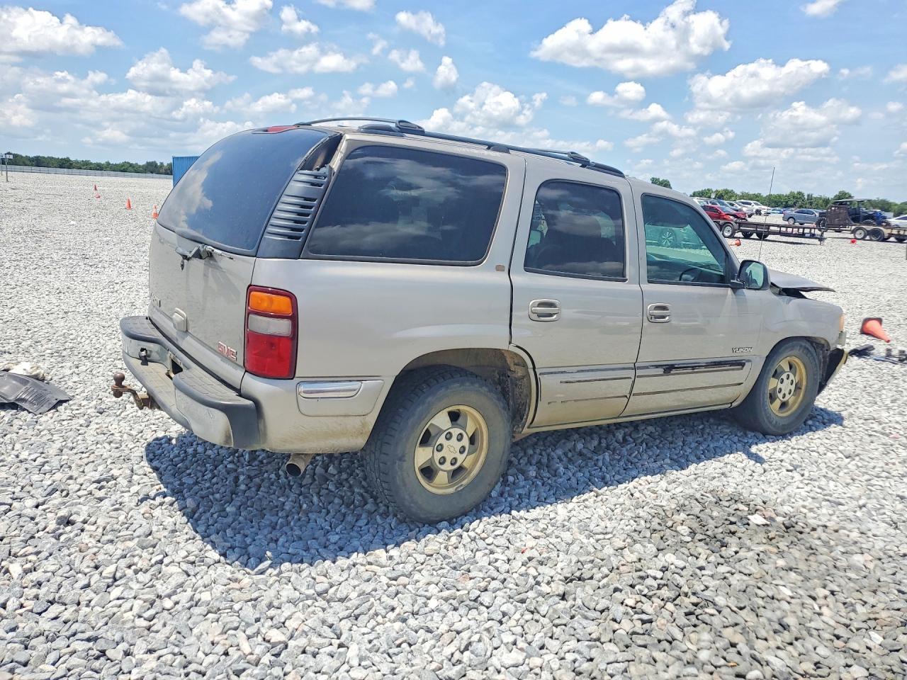 2002 GMC Yukon - Image 3