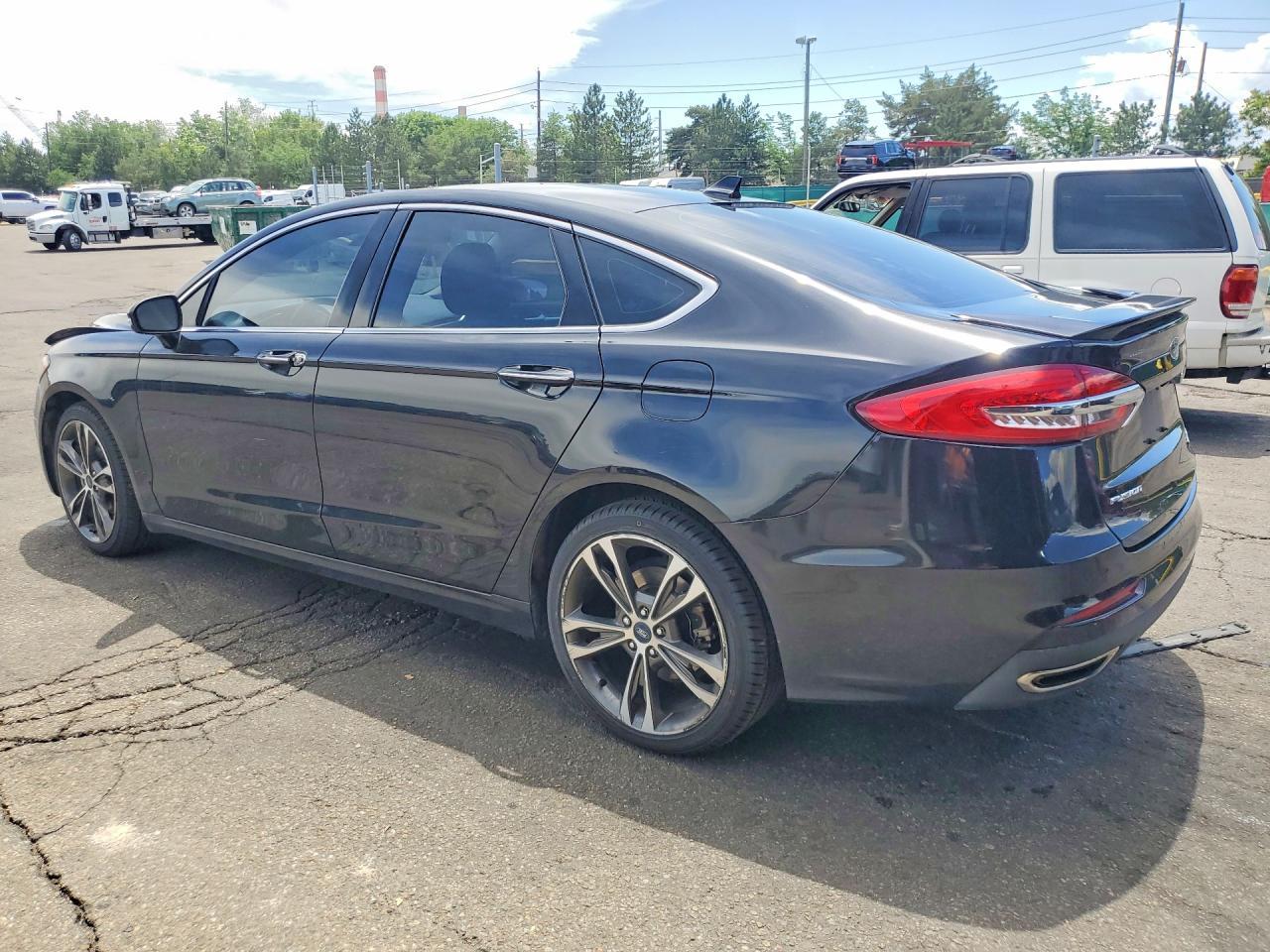 2019 Ford Fusion Titanium - Фото 2