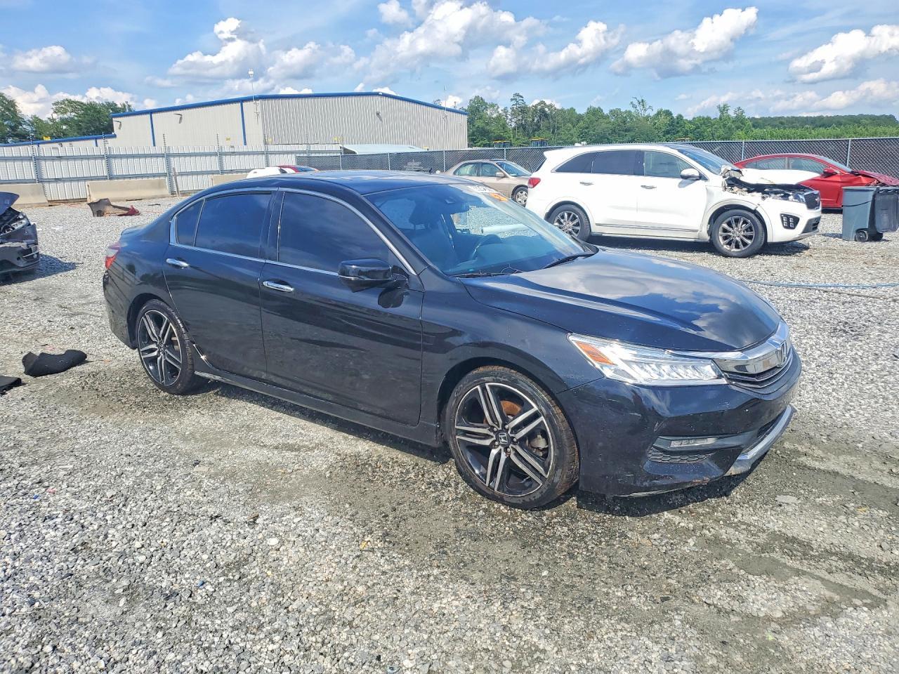 2016 Honda Accord Touring - Image 4