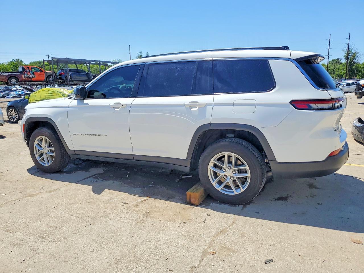 2022 Jeep Grand Cherokee L Laredo - Image 2
