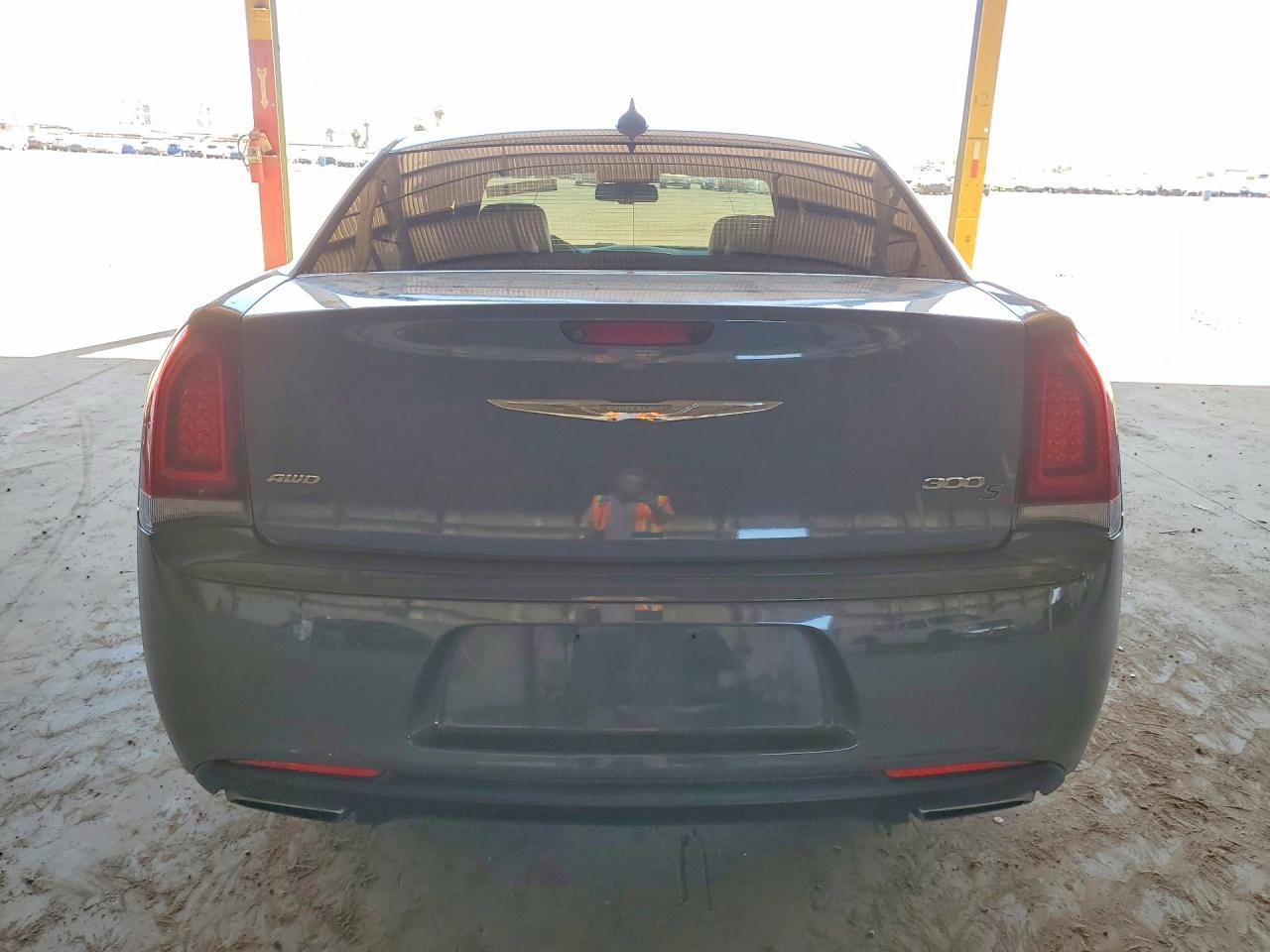2017 Chrysler 300 S - Image 6