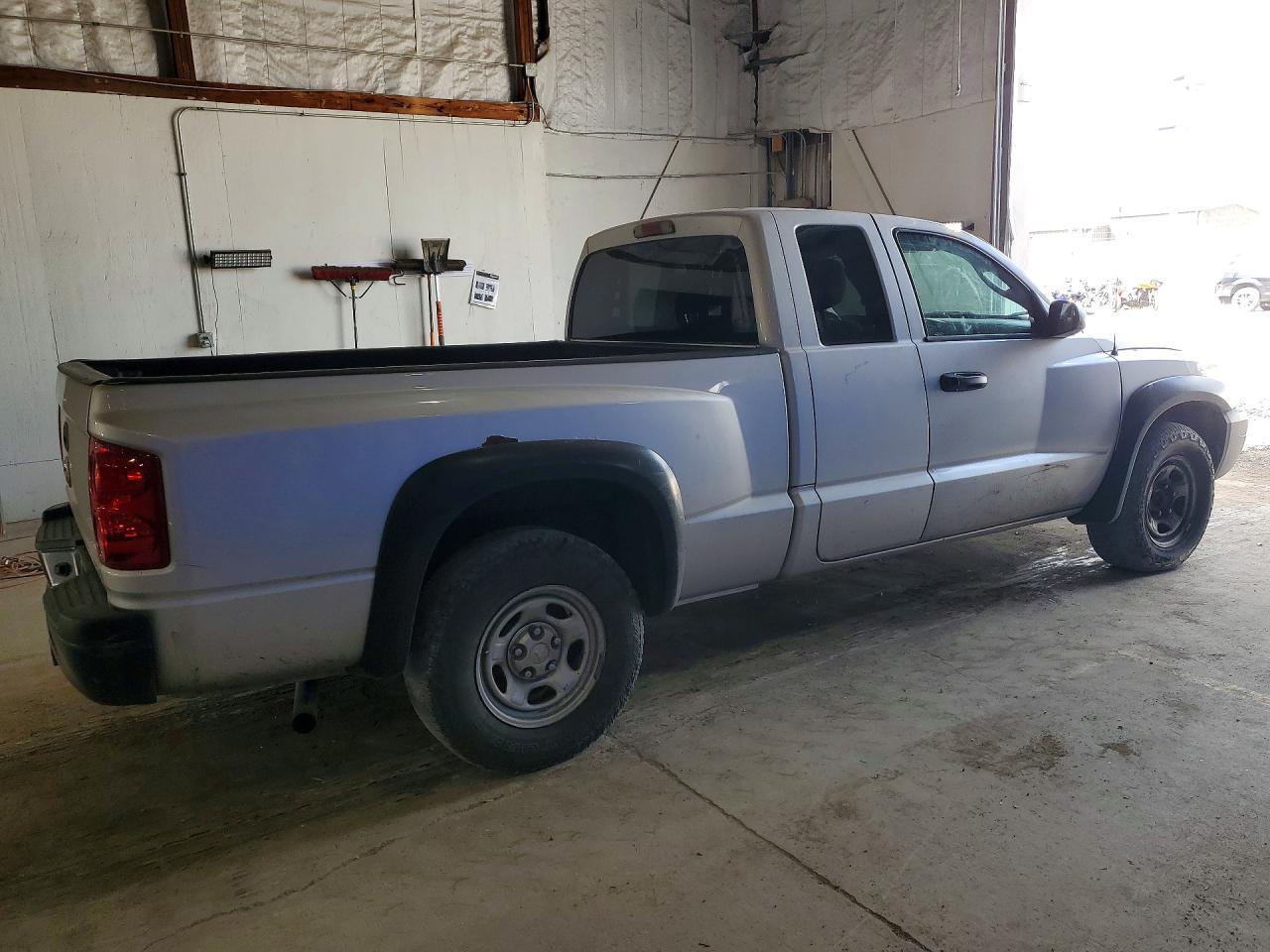 2005 Dodge Dakota - Image 3