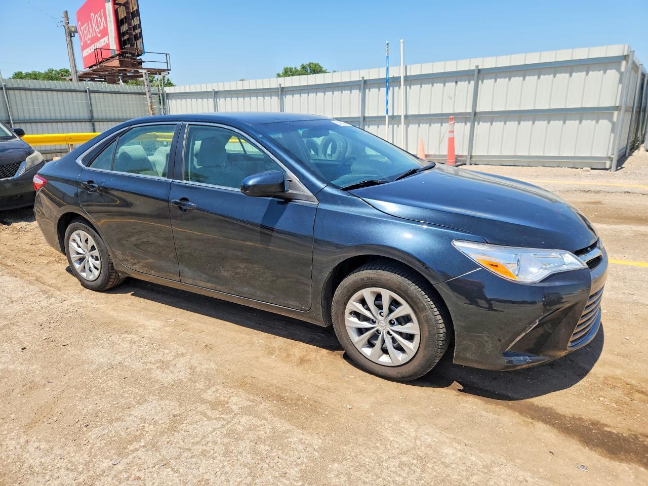 2017 Toyota Camry Le - Фото 4