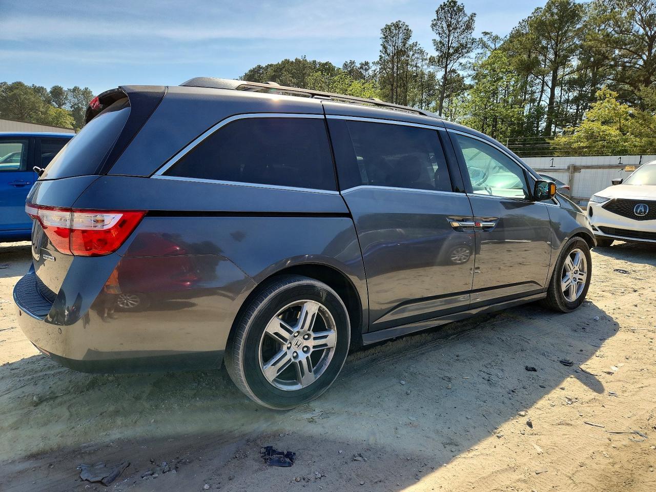 2013 Honda Odyssey Touring - Image 3