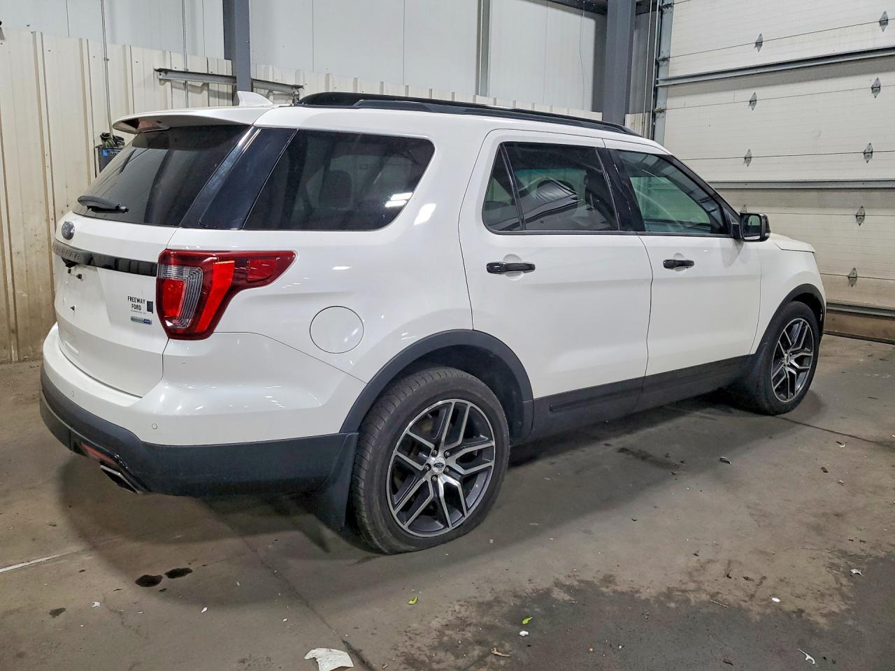 2016 Ford Explorer Sport - Фото 3