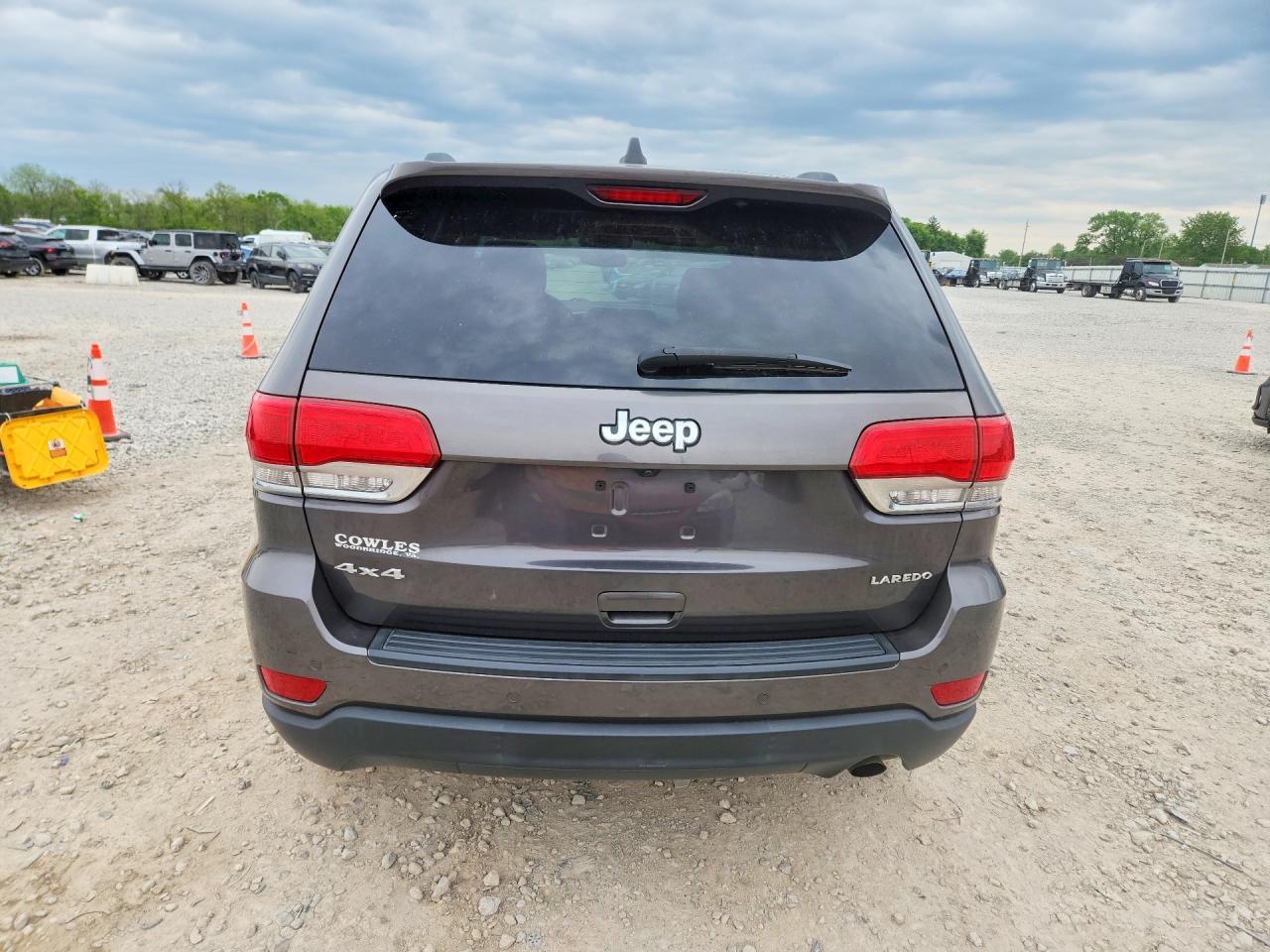 2017 Jeep Grand Cherokee Laredo - Image 6