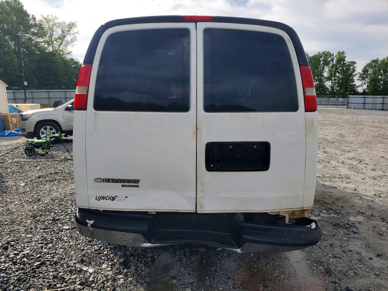 2016 Chevrolet Express - Фото 6