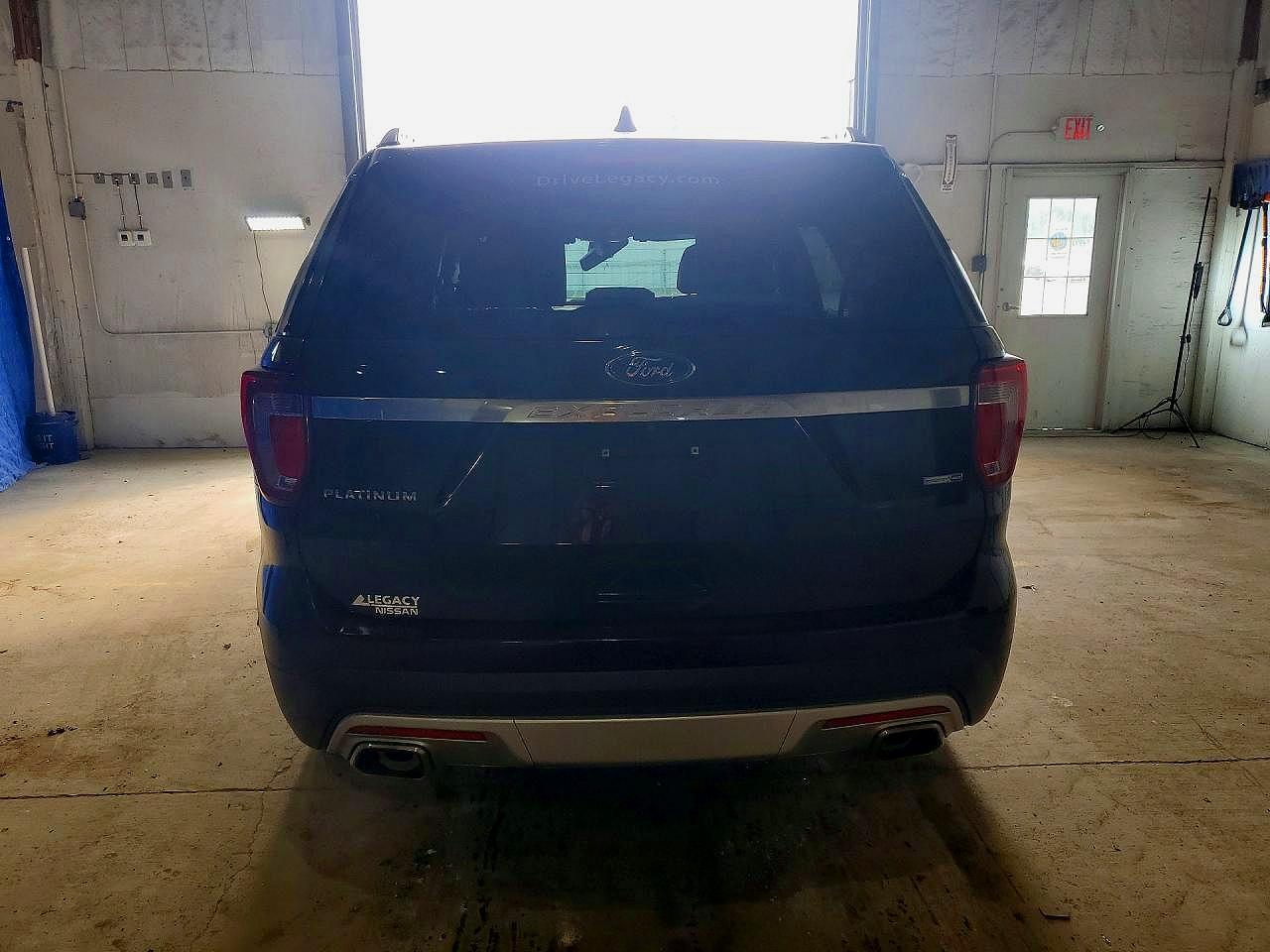 2017 Ford Explorer Platinum - Image 6