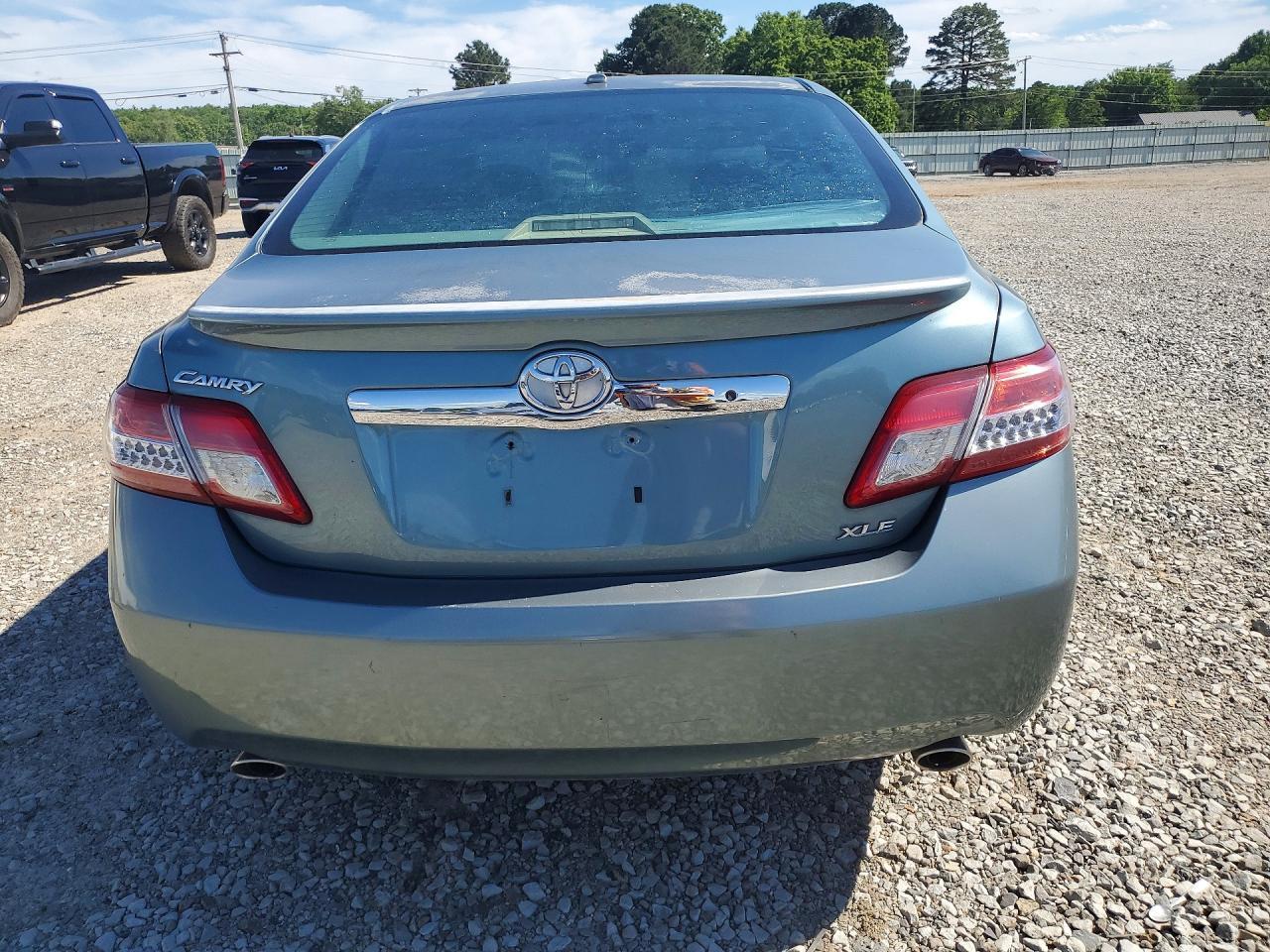 2010 Toyota Camry Xle V6 - Image 6