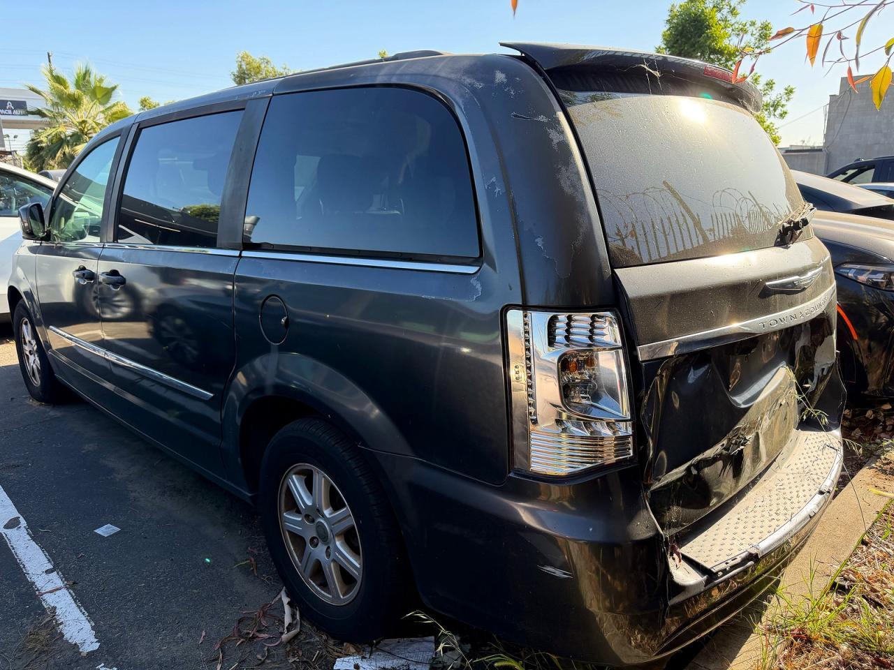 2012 Chrysler Town & Country Touring - Фото 3