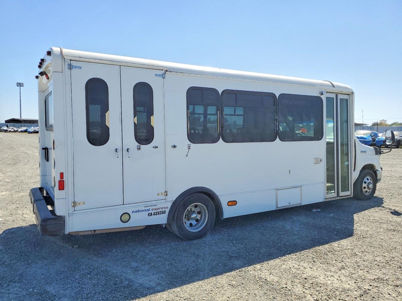 2008 Ford Econoline E450 Super Duty Cutaway Van - Фото 4