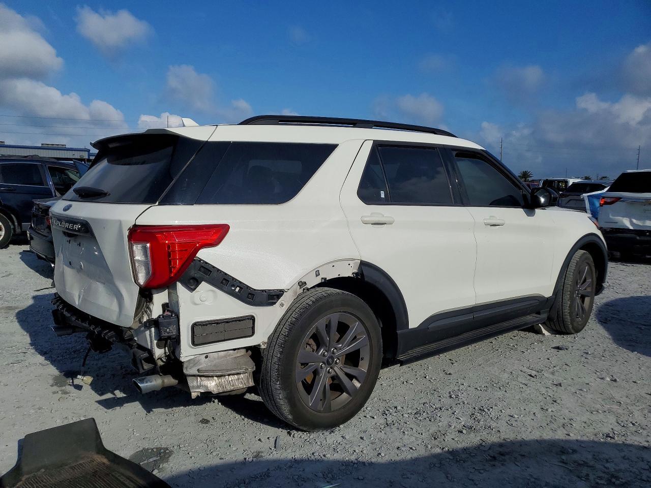 2023 Ford Explorer Xlt - Фото 3