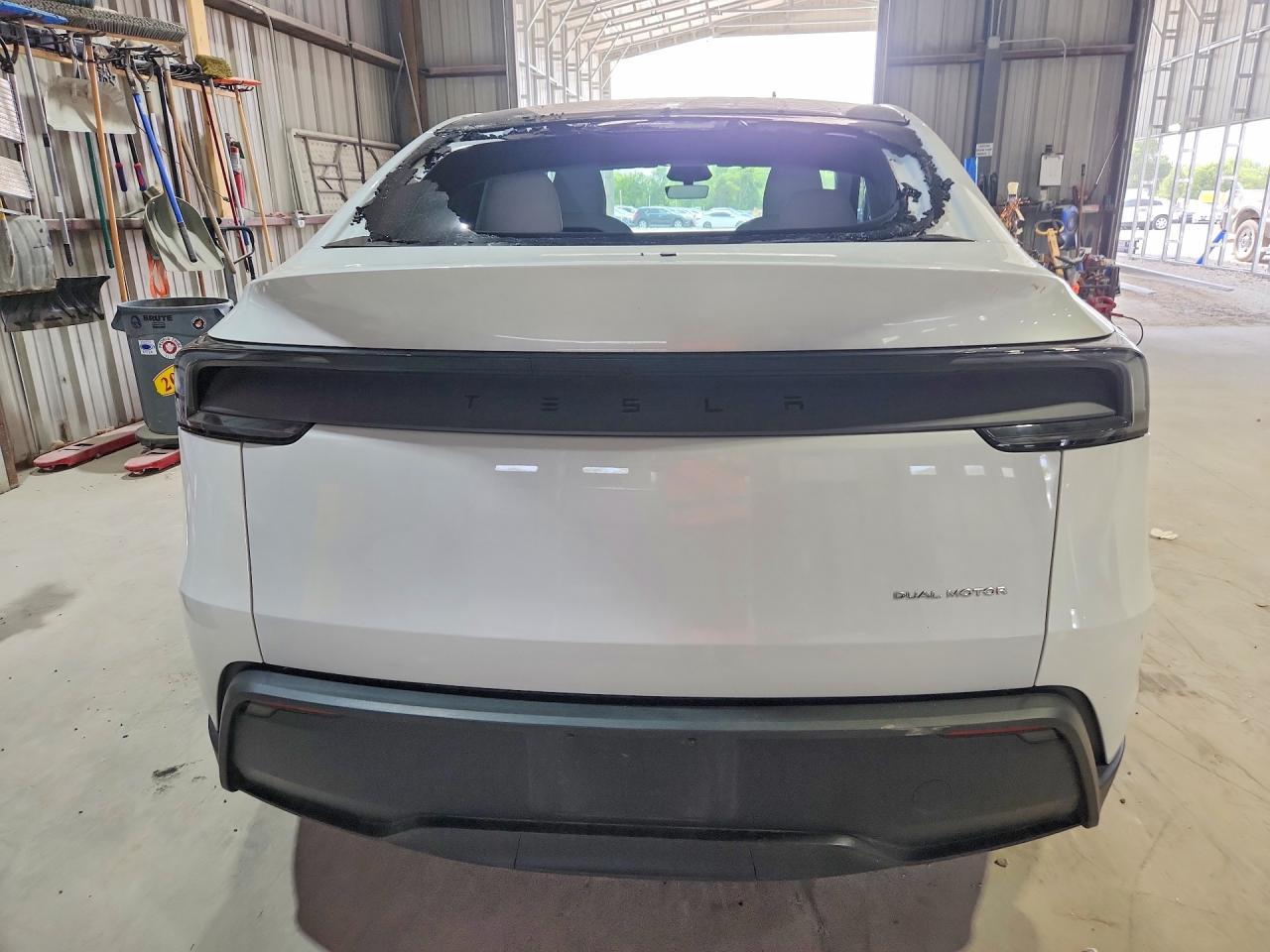 2026 Tesla Model Y - Фото 6