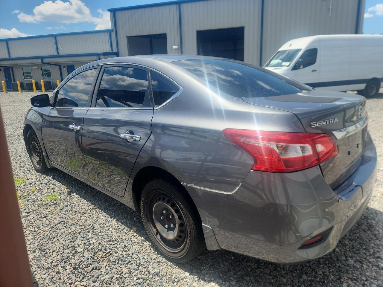 2017 Nissan Sentra S - Фото 2