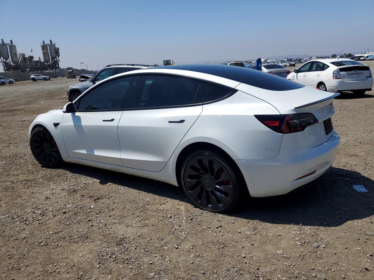 2023 Tesla Model 3 - Фото 2