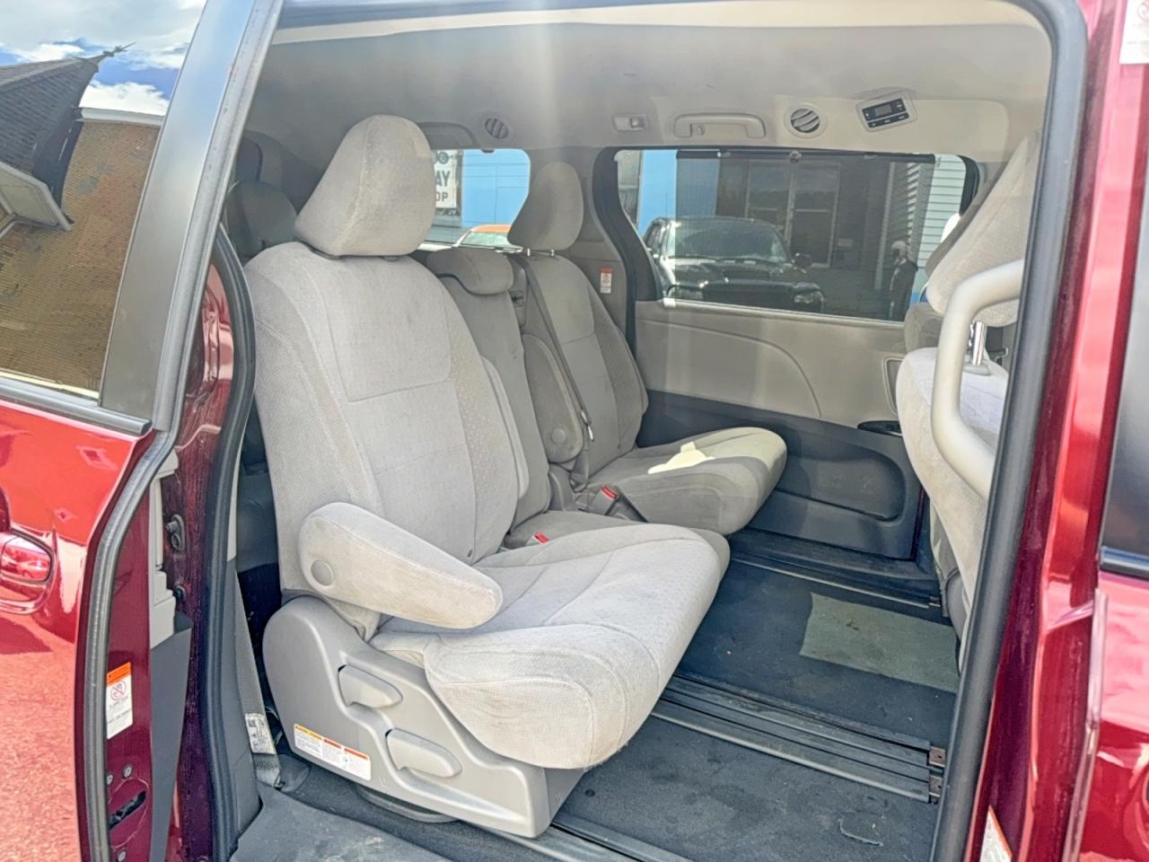 2020 Toyota Sienna Le 8-Passenger - Фото 6