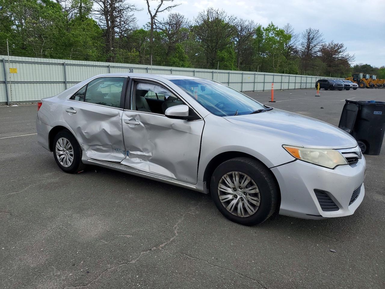 2012 Toyota Camry Le - Фото 4