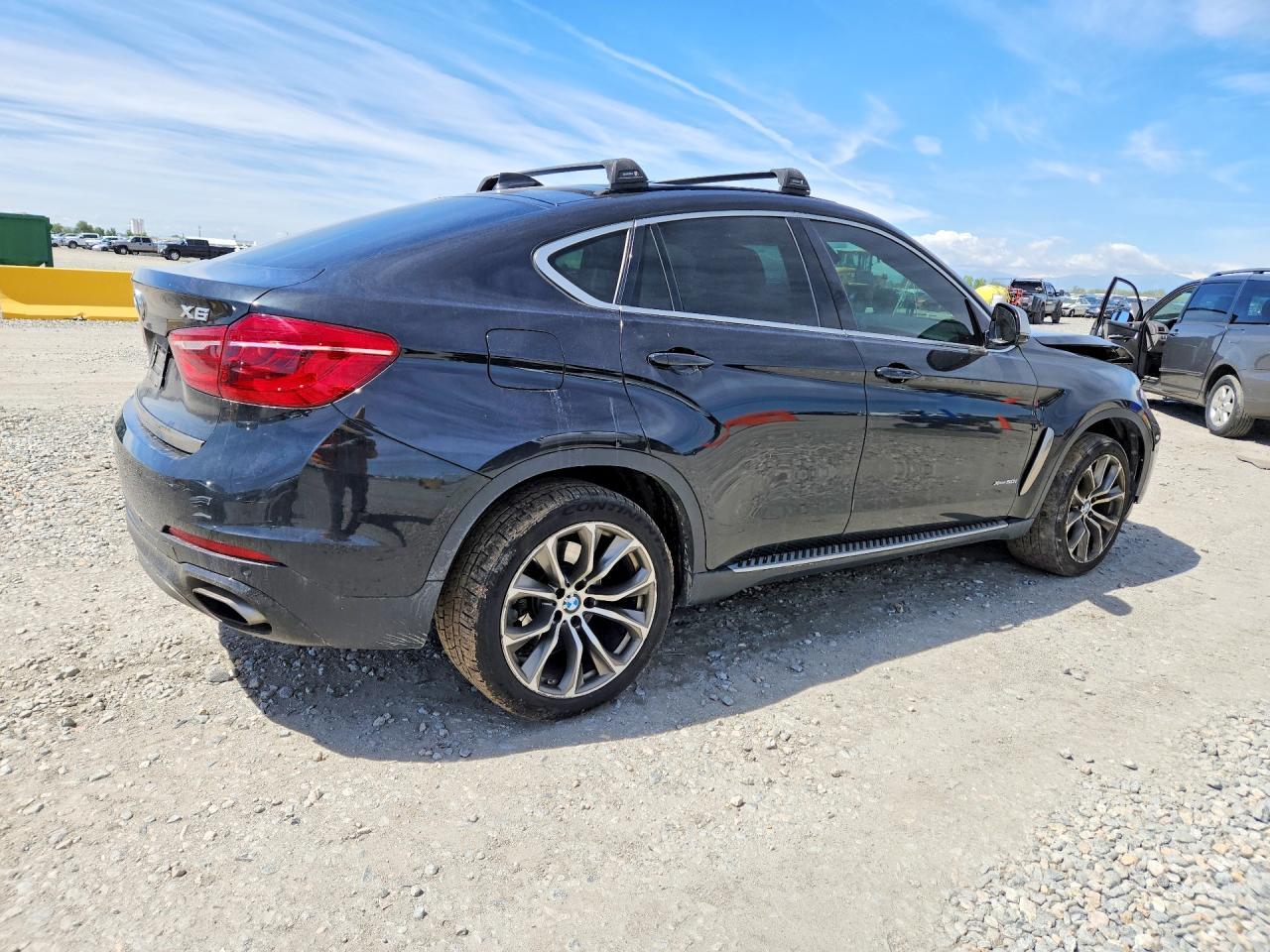 2015 BMW X6 xDrive50I - Фото 3