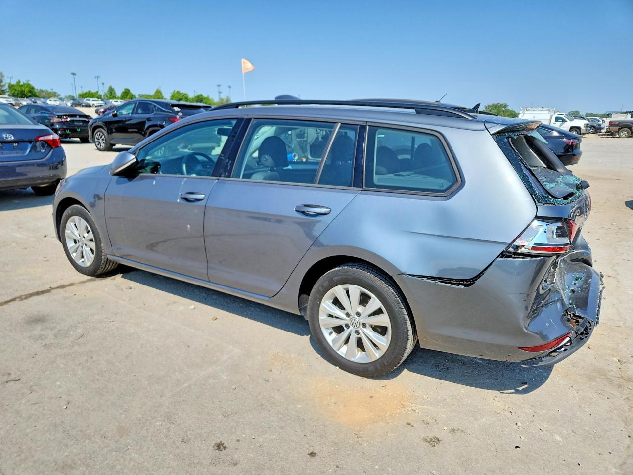 2017 Volkswagen Golf Sportwagen S - Фото 2