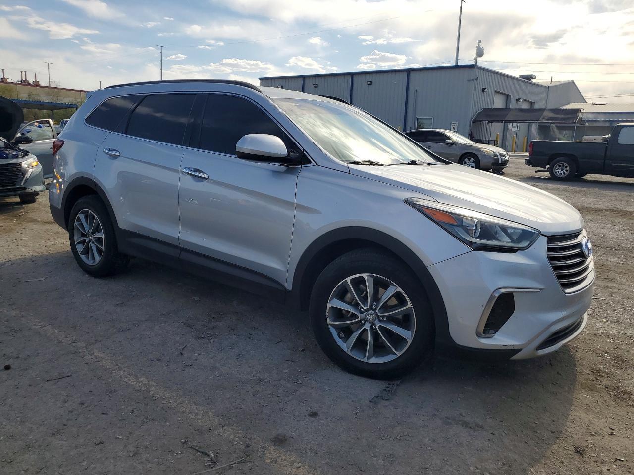2017 Hyundai Santa Fe Se - Image 4