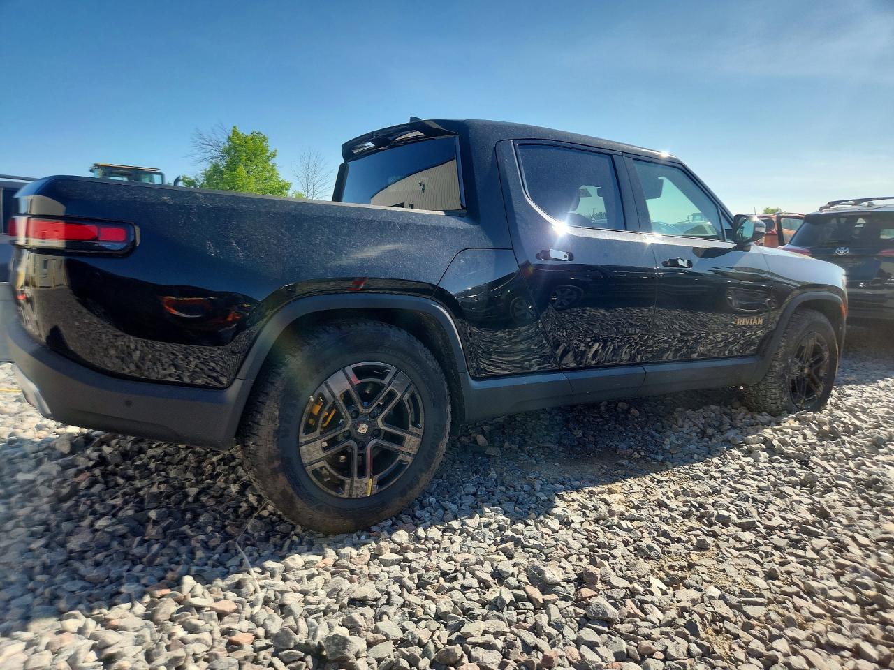 2023 Rivian R1T Adventure - Фото 3