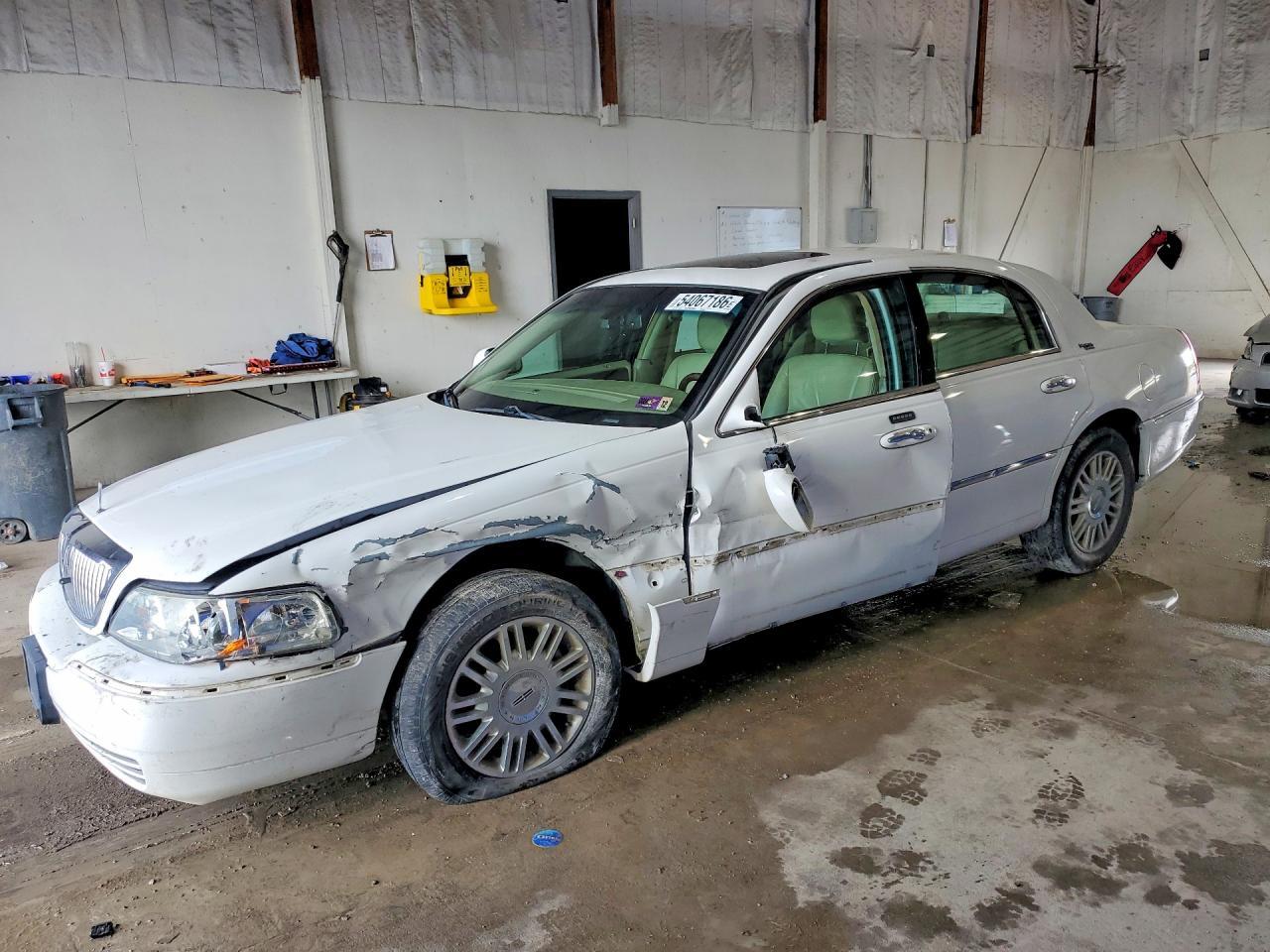 2006 Lincoln Town Car Signature Limited