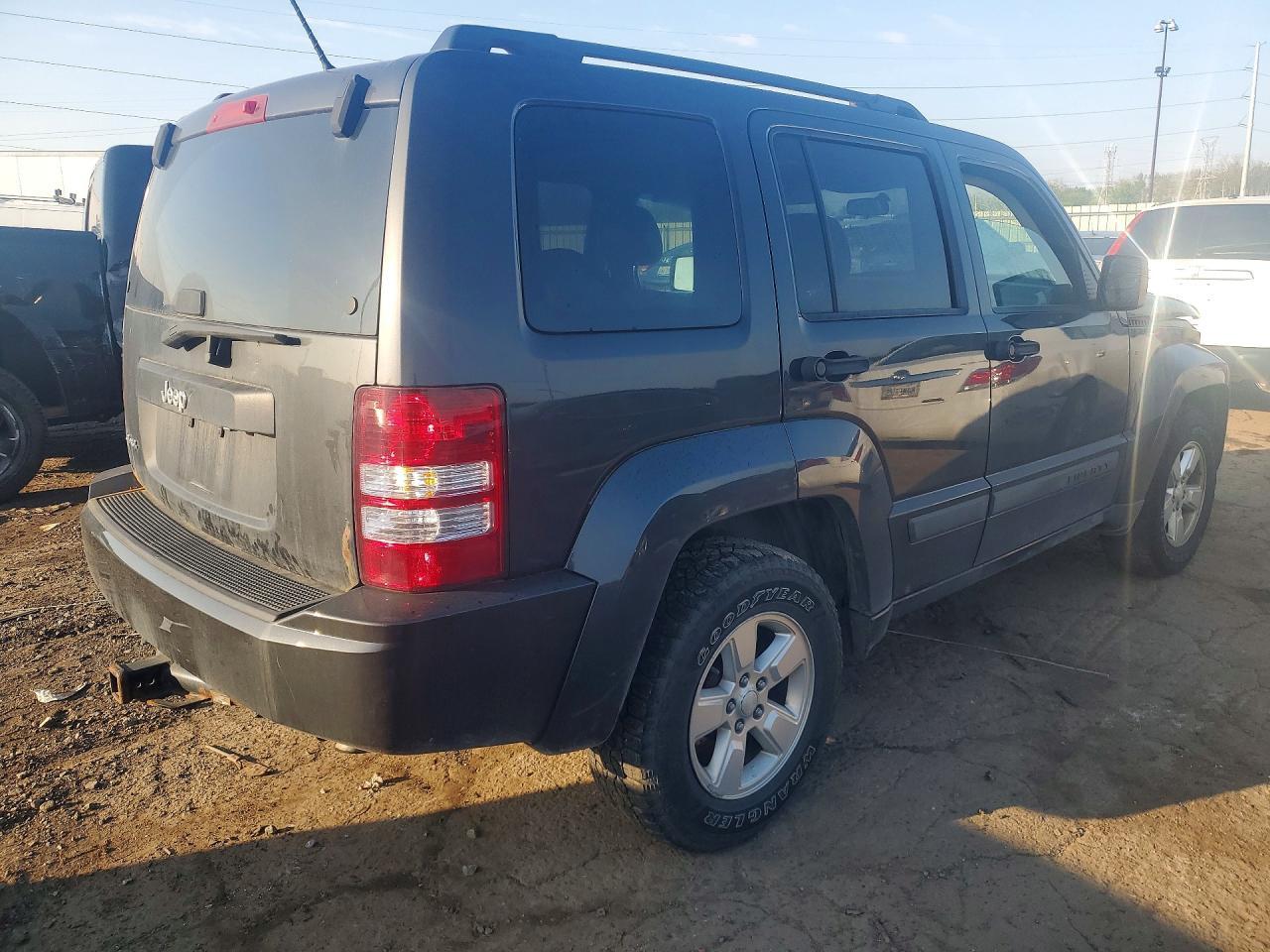 2011 Jeep Liberty Sport - Фото 3