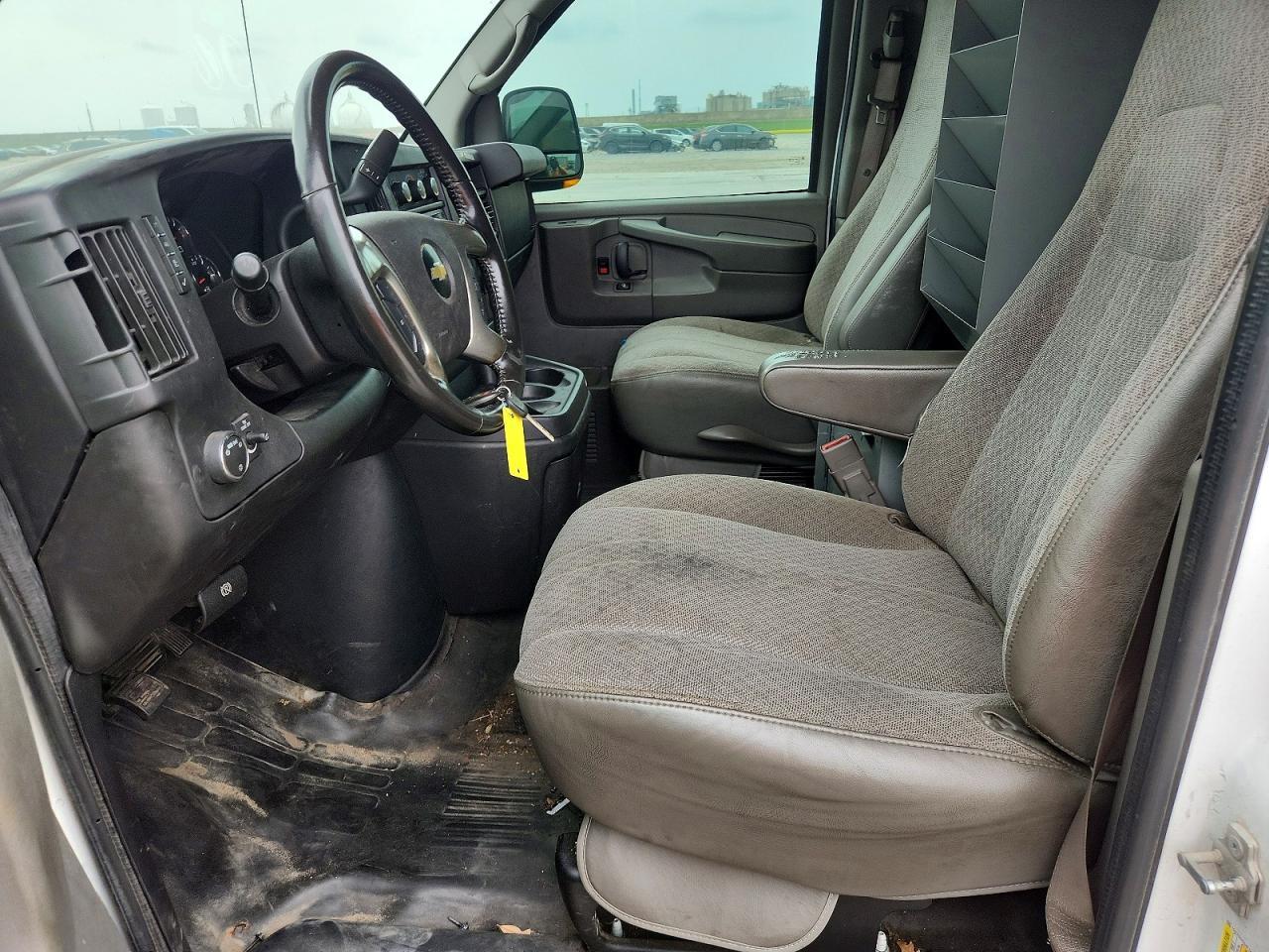 2015 Chevrolet Express G3500 - Фото 7