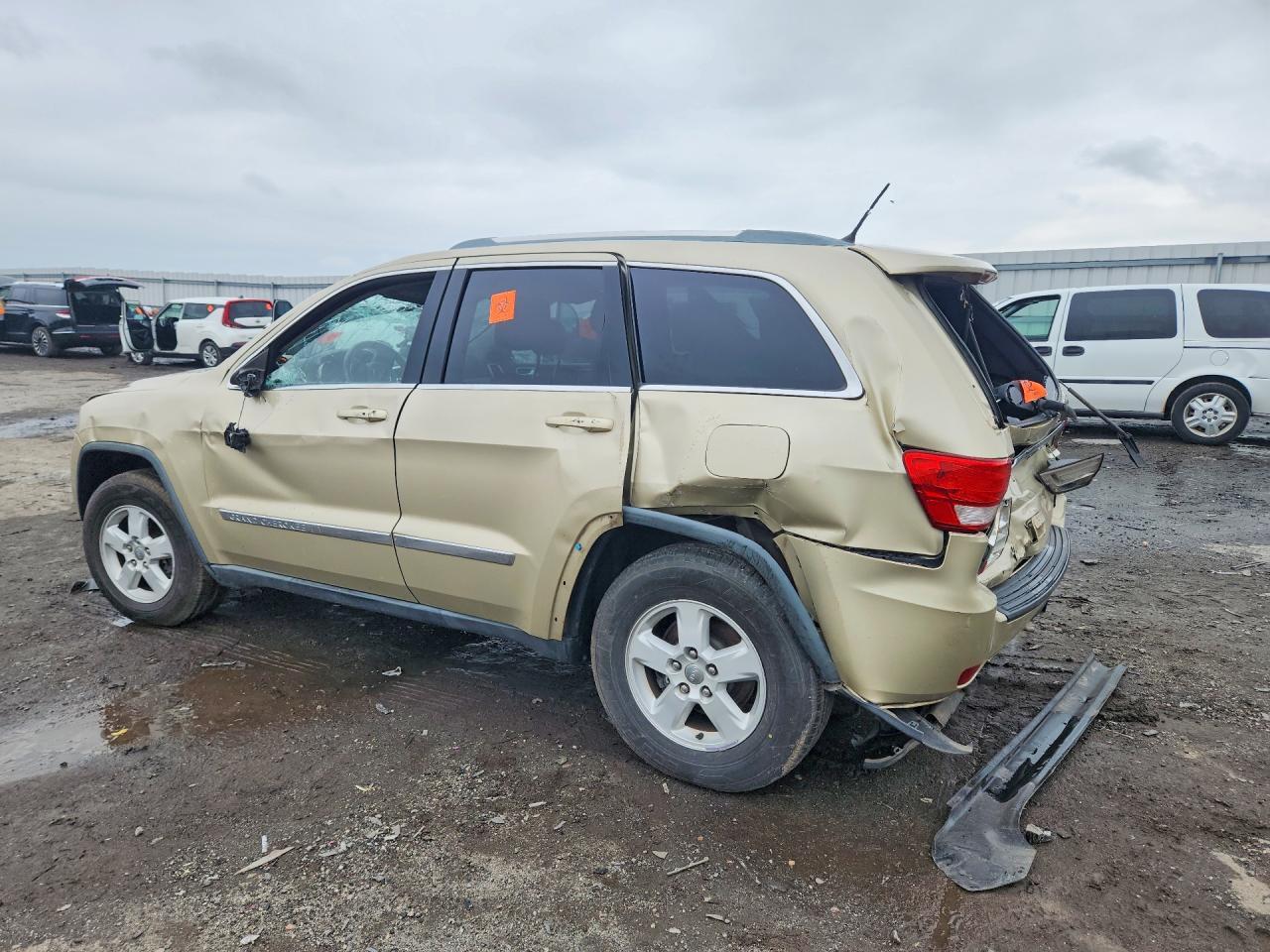 2011 Jeep Grand Cherokee Laredo - Image 2