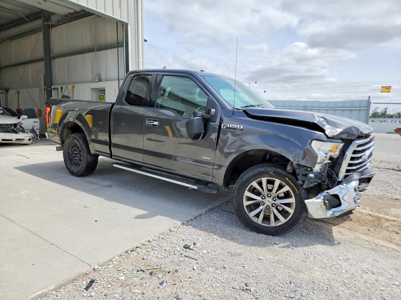 2015 Ford F150 Super Cab - Фото 4