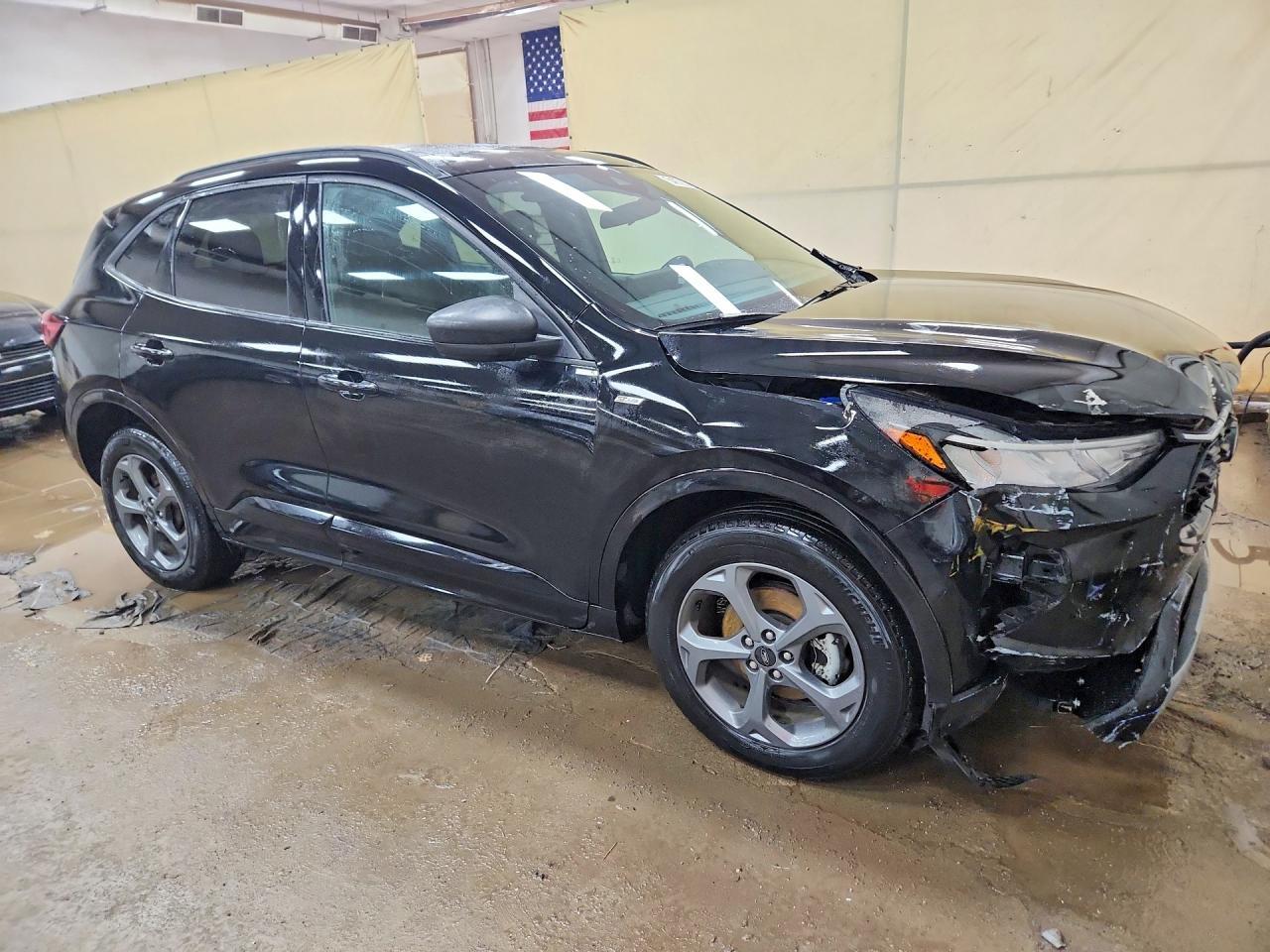 2023 Ford Escape St Line - Фото 4