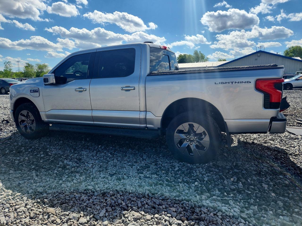 2024 Ford F150 Lightning Lariat - Фото 2