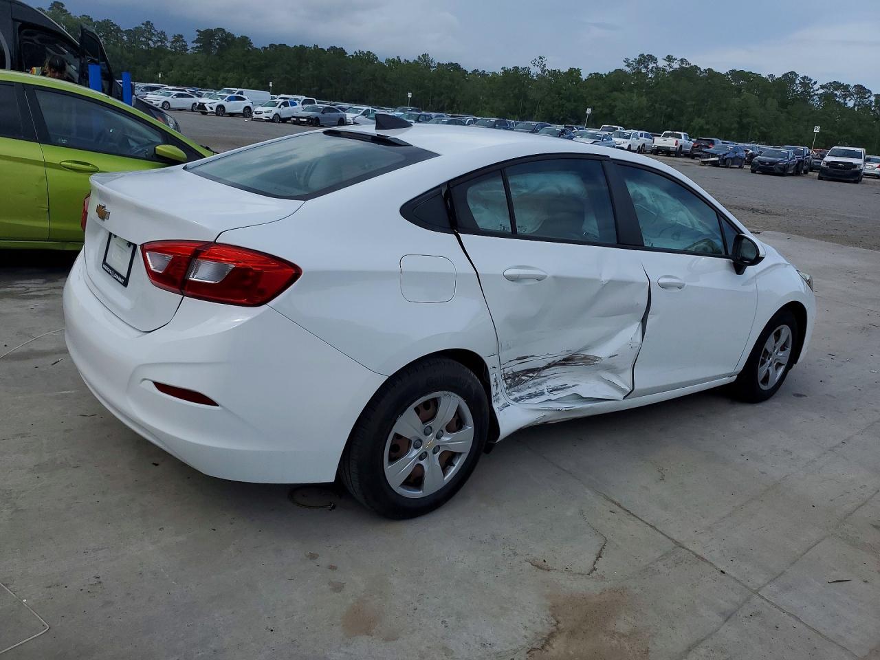 2018 Chevrolet Cruze Ls - Фото 3