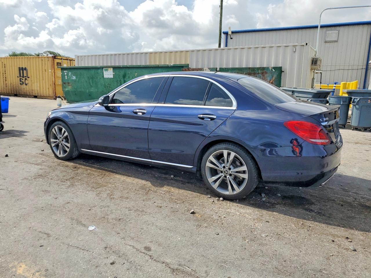 2017 Mercedes-Benz C 300 - Фото 2