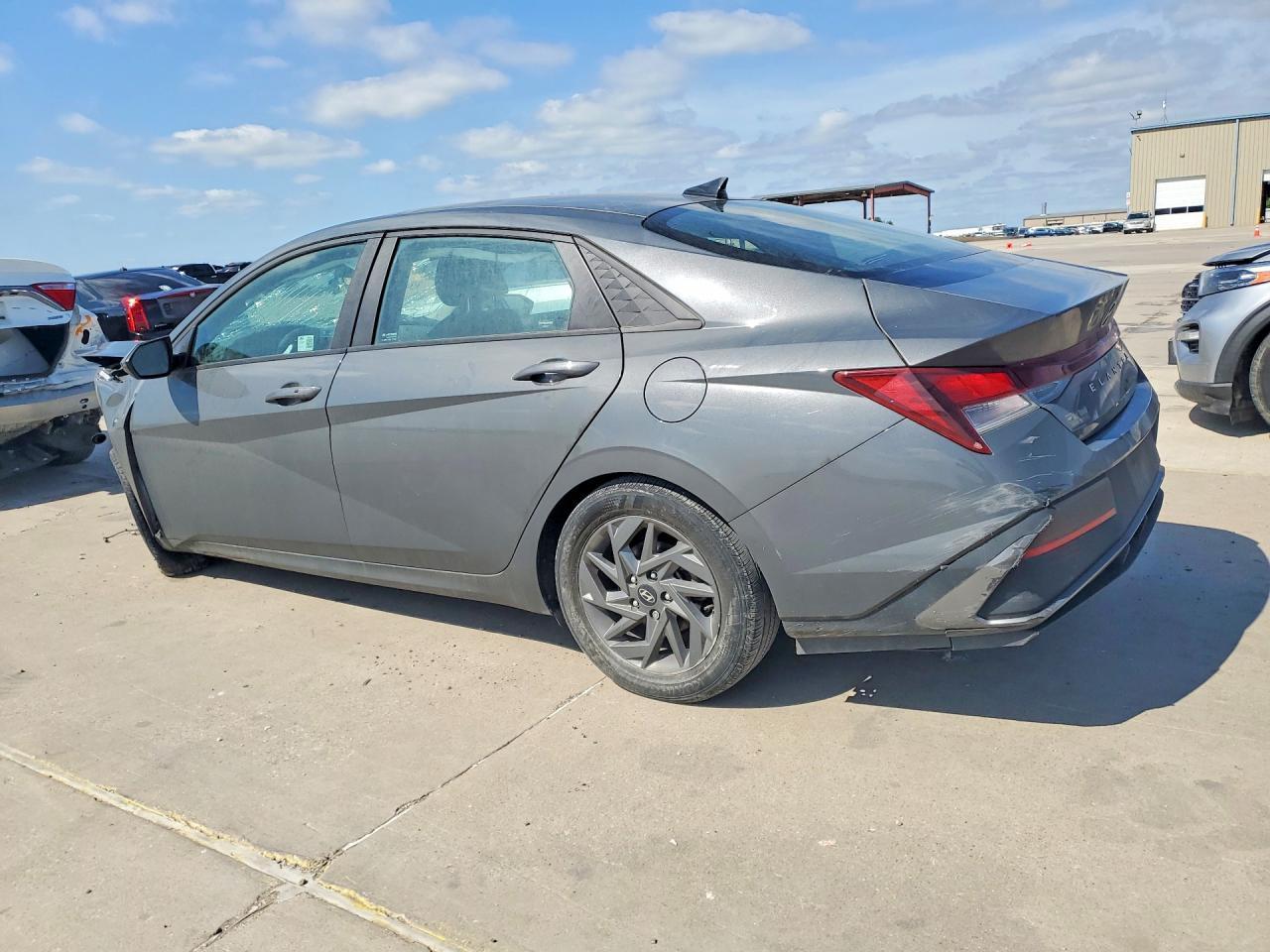 2024 Hyundai Elantra Sel - Image 2