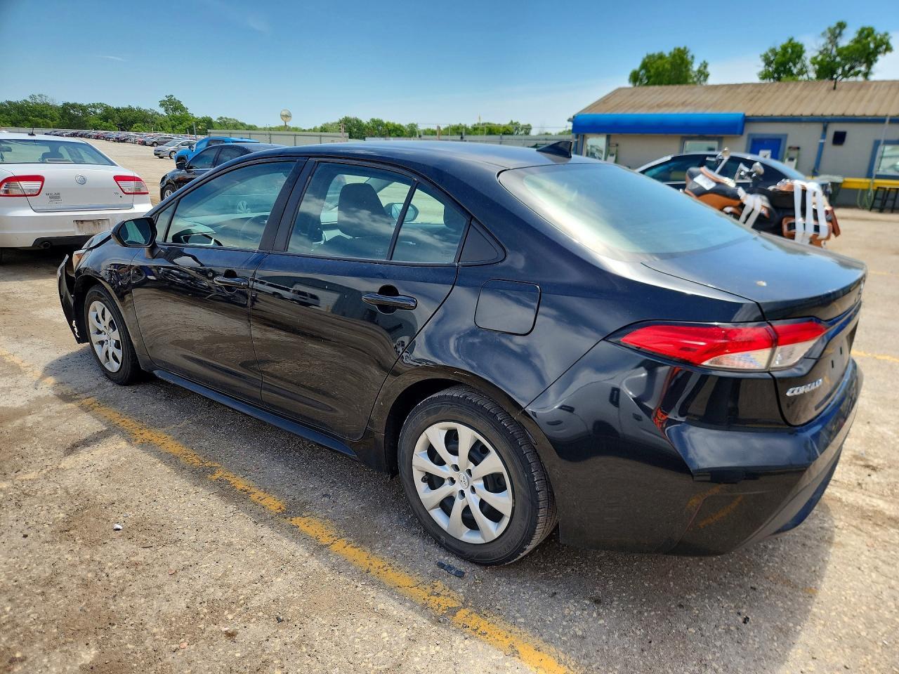 2021 Toyota Corolla Le - Фото 2