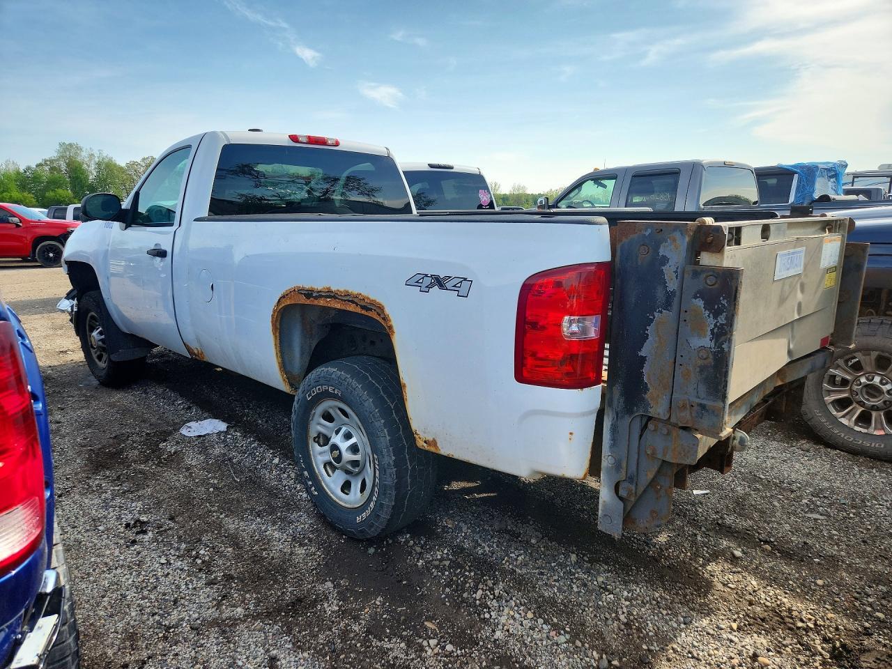 2013 Chevrolet Silverado K2500 Heavy Duty - Фото 2