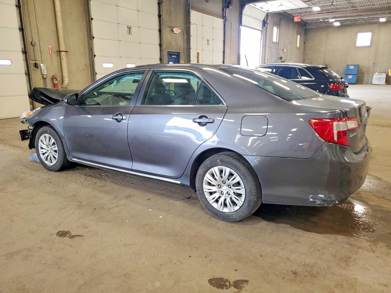 2012 Toyota Camry Le - Фото 2