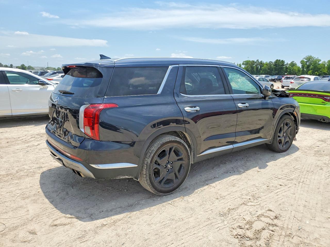 2023 Hyundai Palisade Limited - Image 3