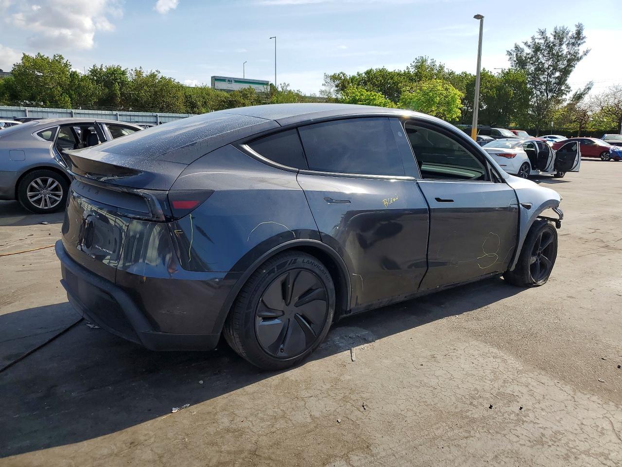 2026 Tesla Model Y - Image 3