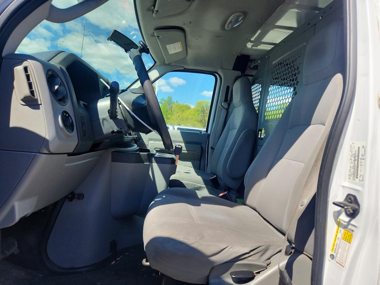 2013 Ford Econoline E250 Van - Фото 7