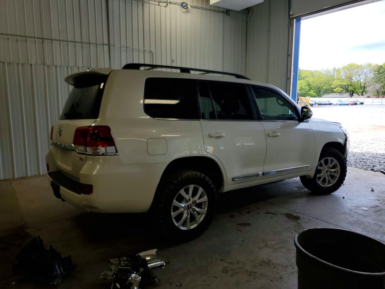 2020 Toyota Land Cruiser Base - Фото 3