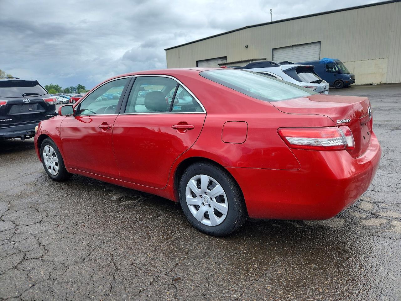 2010 Toyota Camry Le - Фото 2