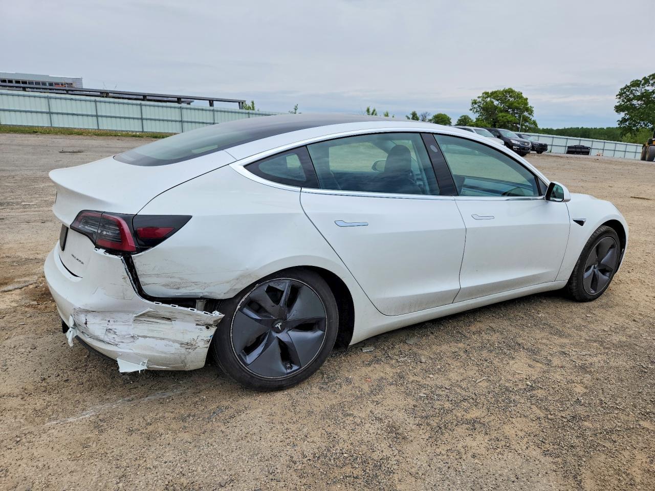 2019 Tesla Model 3 - Фото 3