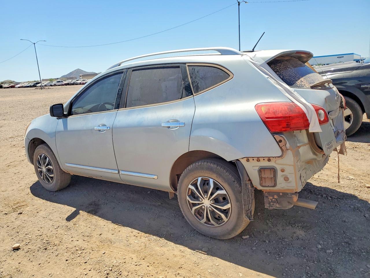 2015 Nissan Rogue - Image 2