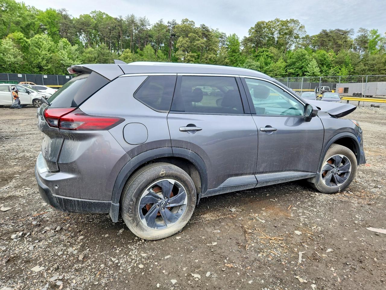 2024 Nissan Rogue Sv - Image 3