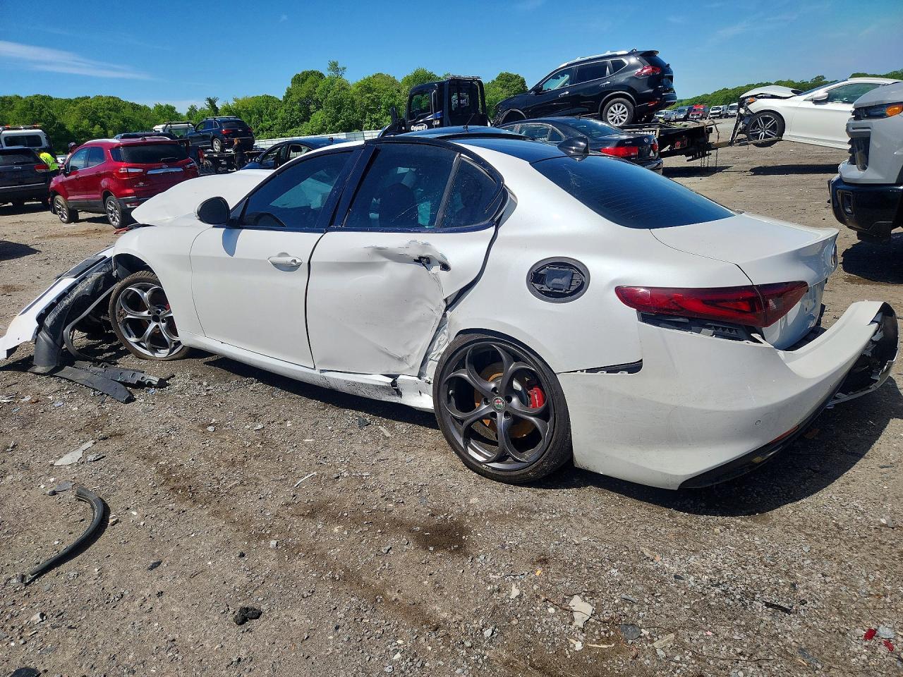 2017 Alfa Romeo Giulia Ti - Фото 2