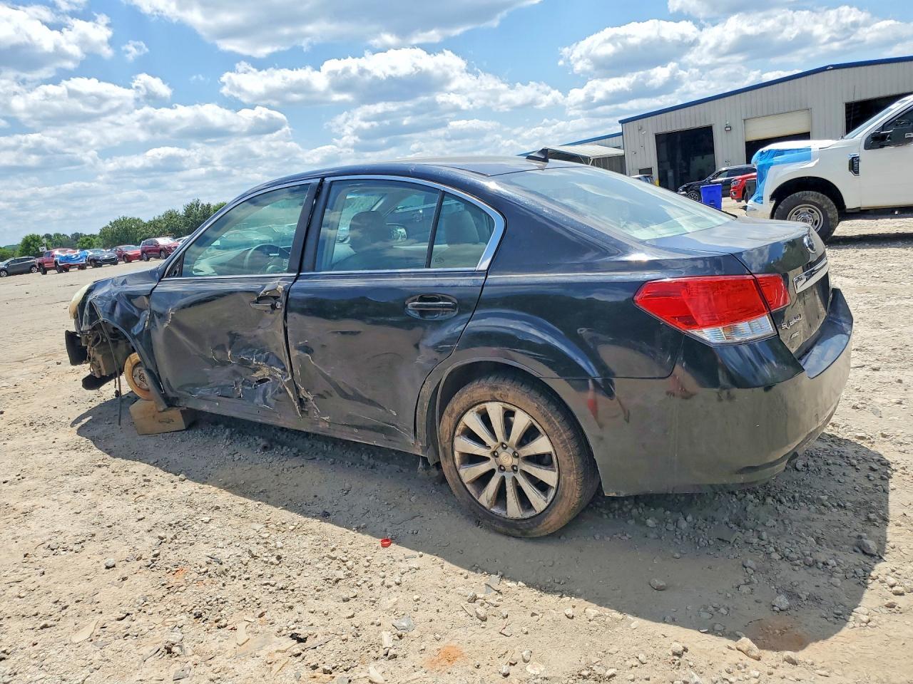 2011 Subaru Legacy 3.6R Limited - Фото 2