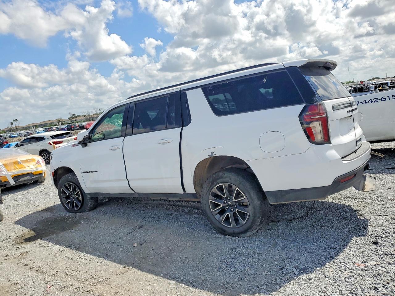 2021 Chevrolet Suburban K1500 Z71 - Фото 2